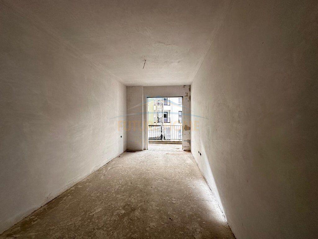 Shitet Apartament 2+1, Paskuqan