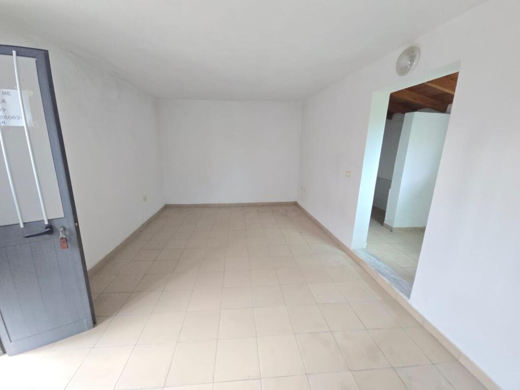 JEPET ME QERA AMBJENT BIZNESI BUZE RRUGE PLEPA