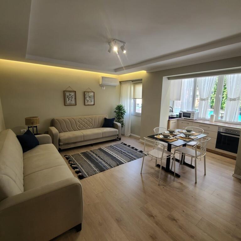 🏢Qender,Rr.Çameria prane Tregut Çam jepet me qera apartament 1+1,i mobiluar 75,000Leke

