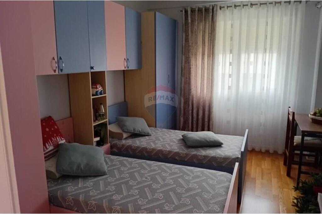 Apartament - Për Qira - Rruga Bilal Sina, Tiranë