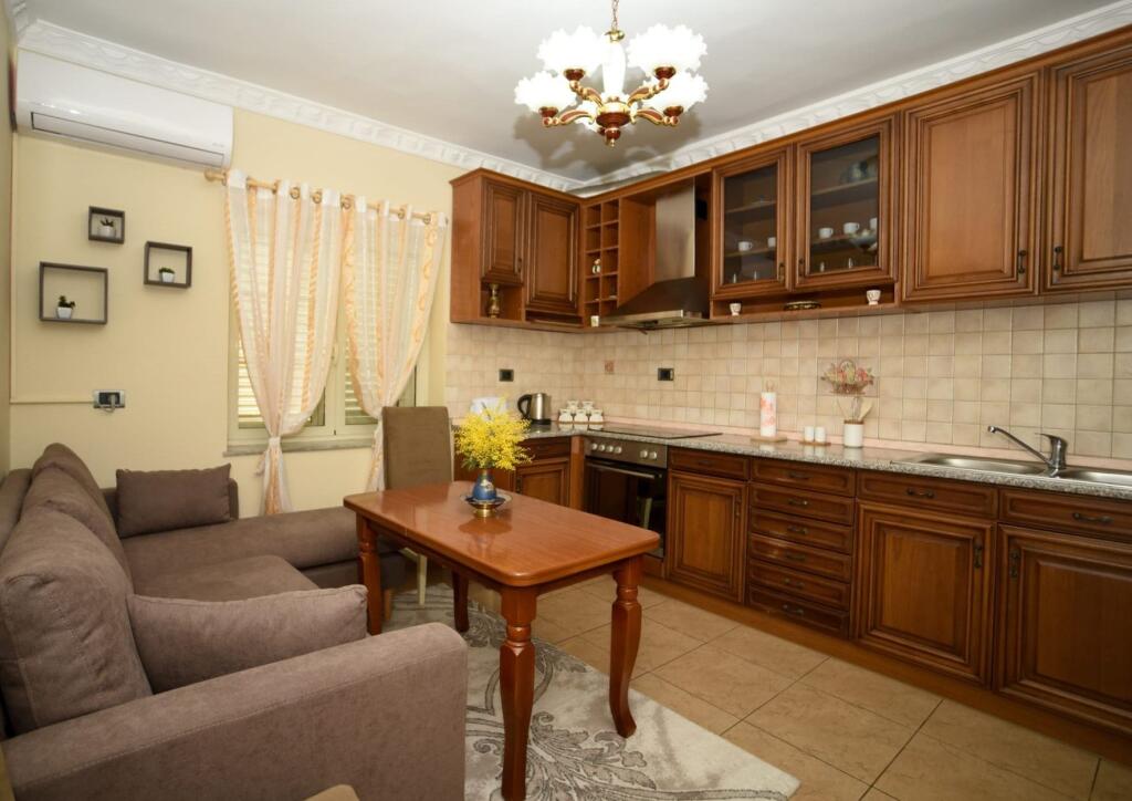 Jepet me qera  Apartament    2+1    Elar2  13895      