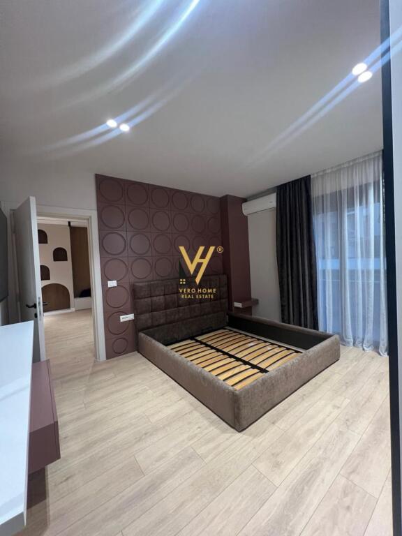 JEPET APARTAMENT 3+1+2+3BLK ME QIRA TE RRUGA E KOSOVAREVE 2.500 EURO