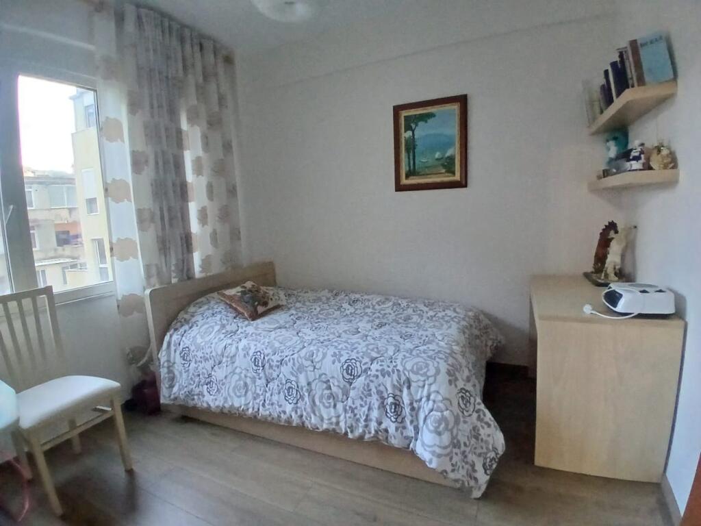 2+1,i mobiluar rruga him kolli myslym shyri,cmimi 750 euro