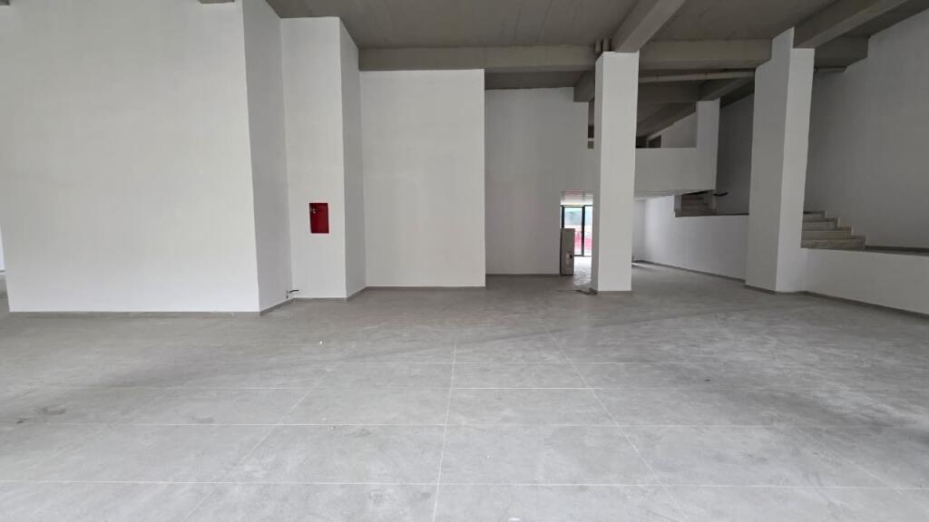 locale in affitto per supermercato 500 m2