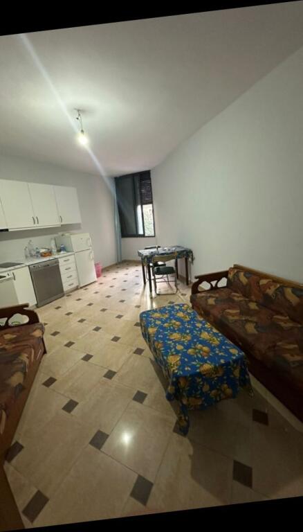 Jepet Apartment me qera 3+1, Id 13896