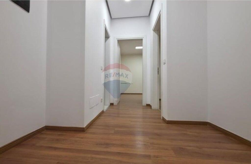 Zyrë - Për Shitje - Sheshi Karl Topia, Tiranë ID: 530221066-252