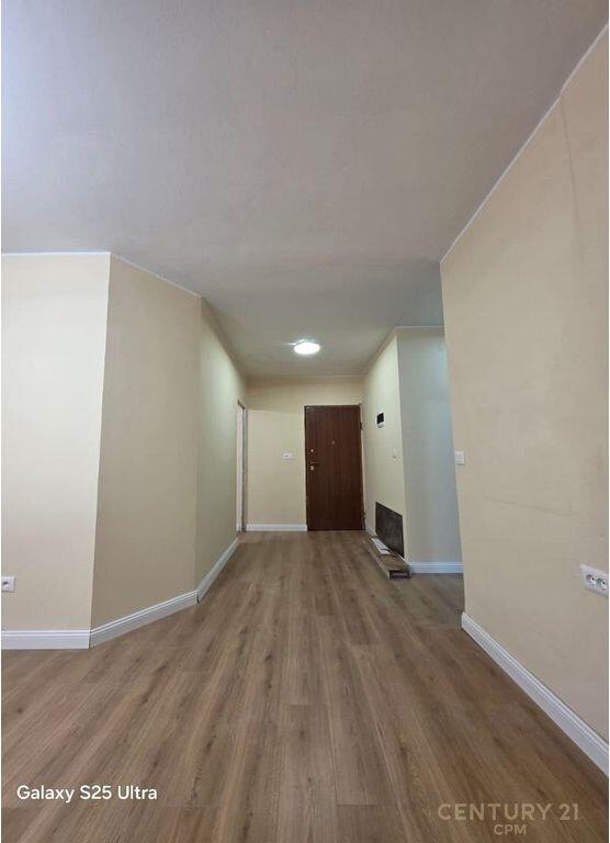 Apartament 2+1 per shitje ne Laprake, Pallatet Karavan