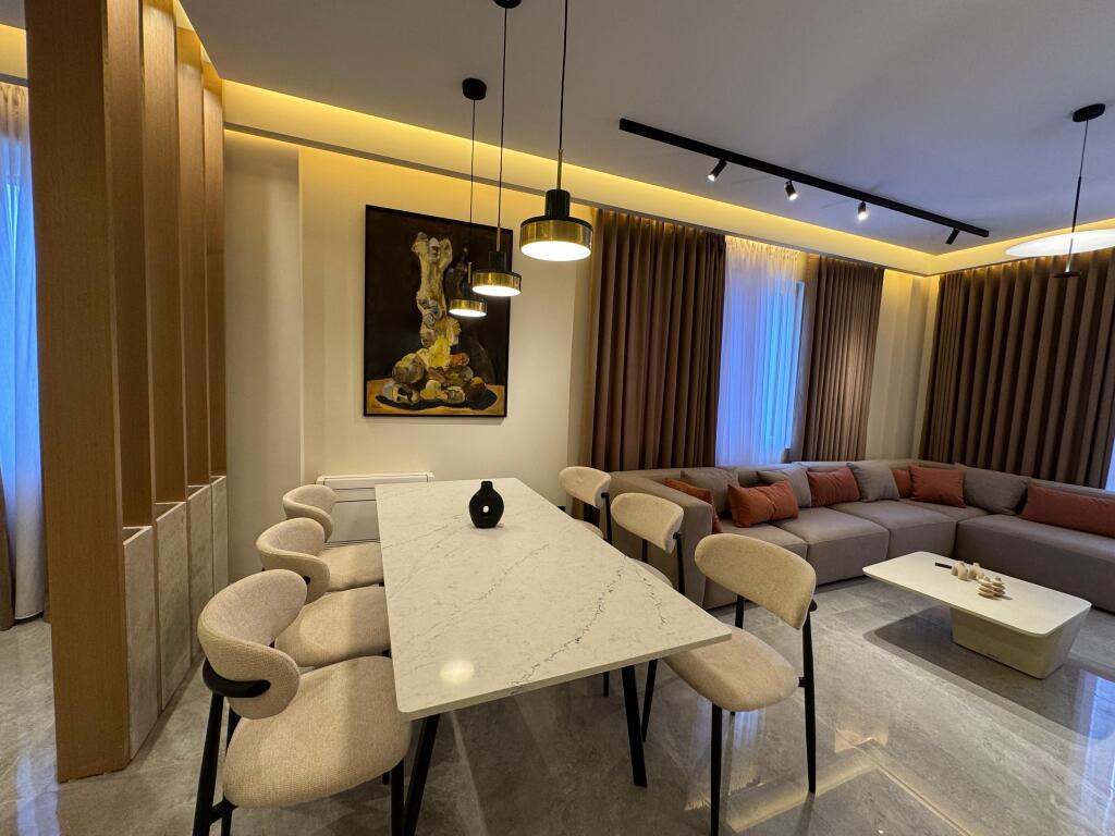 SECRET GARDEN – JEPET APARTAMENT LUKSOZ 3+1+4 ME 2 POSTE PARKIMI