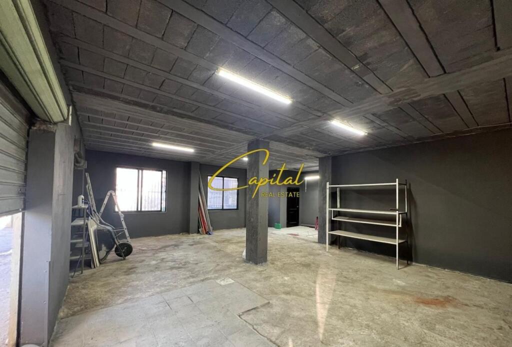 MAGAZINE ME QERA 120 M2 LAPRAKE 750 EURO