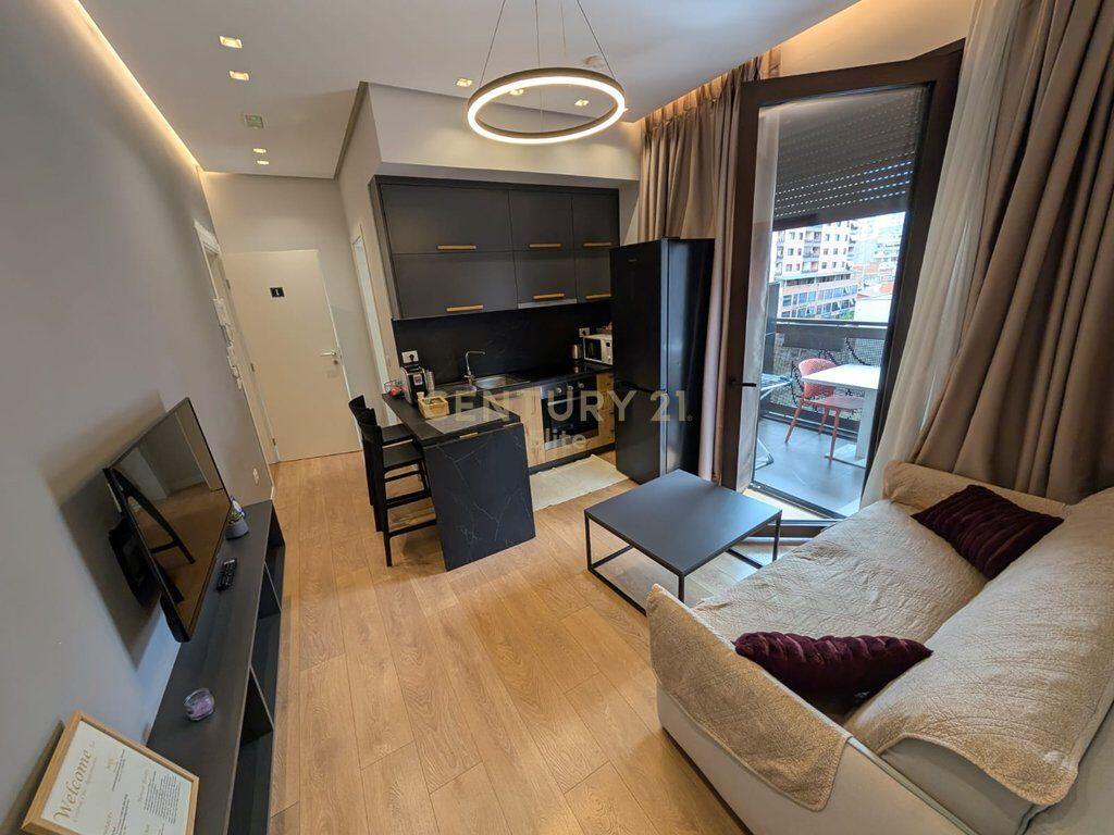 Shiten 3 apartamente 1+1 ne rrugen e Barrikadave!