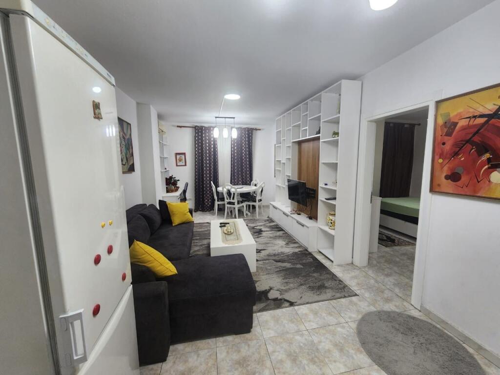 1+1,i mobiluar ,komune e parisit,cmimi 650 euro