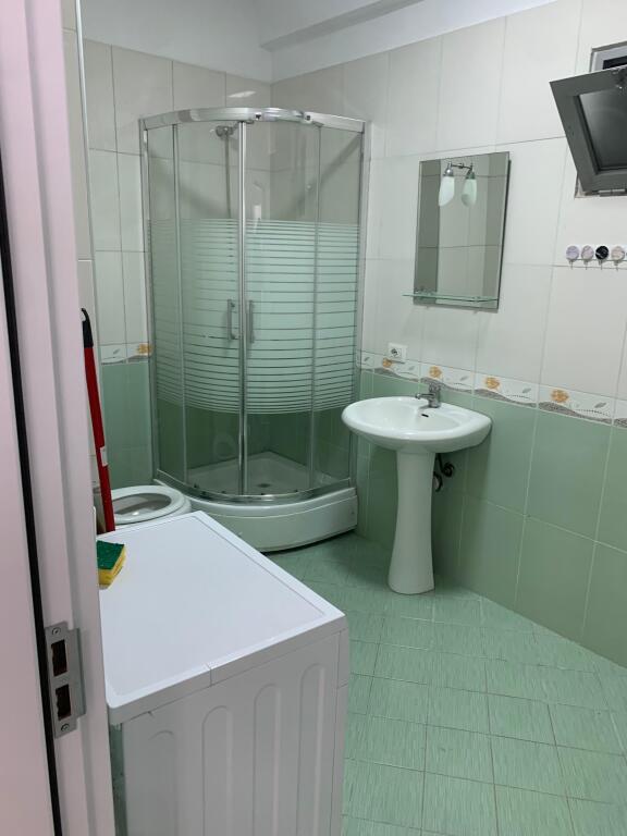 Apartament 2+1+2, Astir!