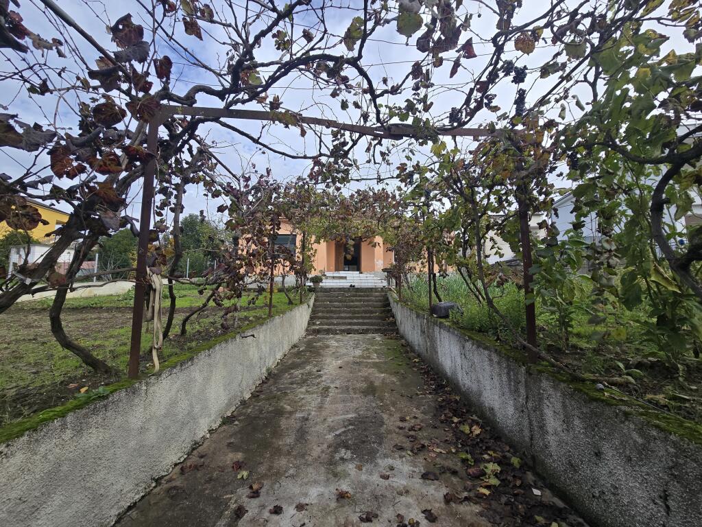 Shtepi Private 3+1 me Toke ne Shitje | Sukth