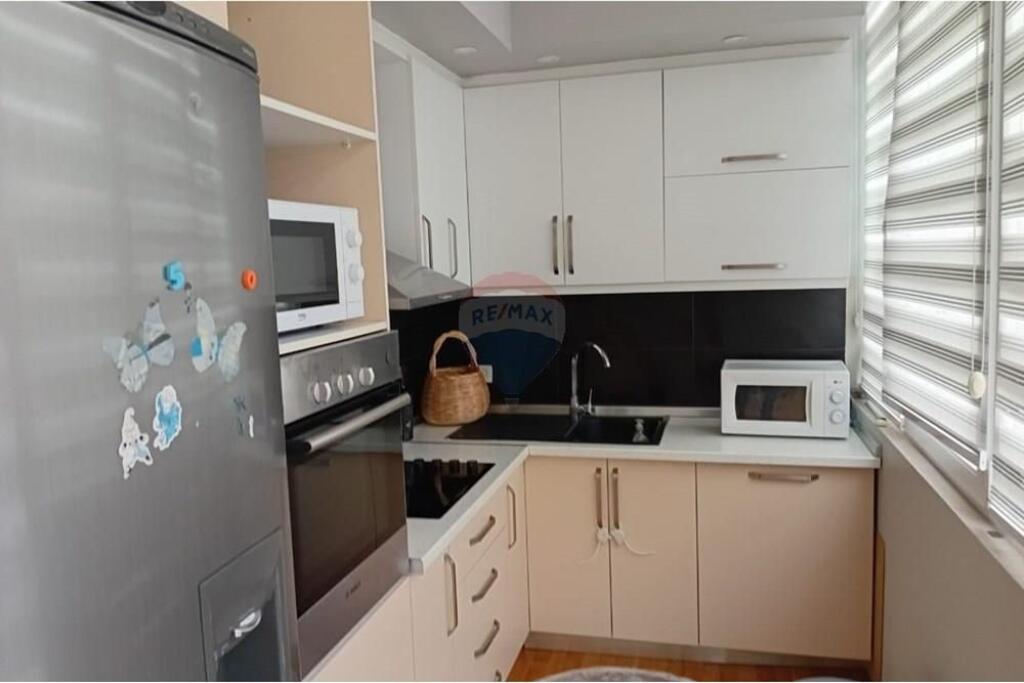 Apartament - Për Qira - Rruga Bilal Sina, Tiranë