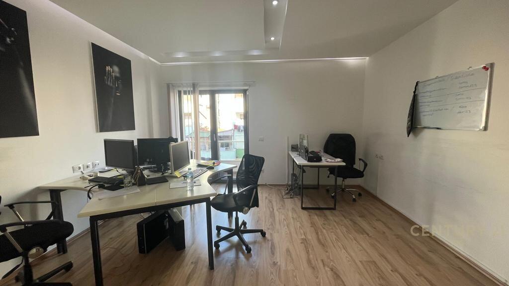 Zyra me qira tek Ring Center