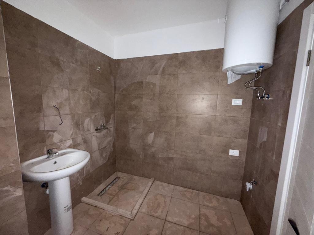 Jepet Me Qera Apartament 1+1 Per Banim ose Zyra tek 5 Maji