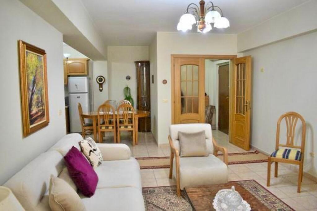 Apartament 2+1 me qera rruga Margarita Tutulani