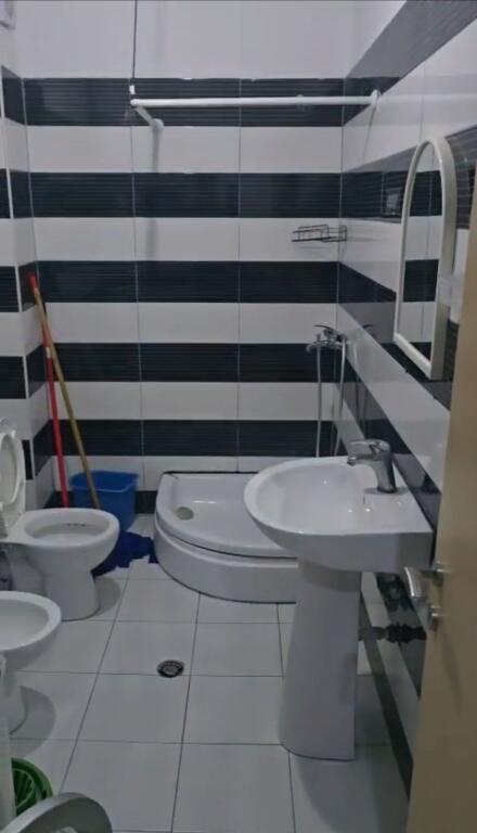 Jepet me qera apartamenti 1+1 , Rruga Teodor Keko ,Astir prane raiffaisen bank  Cmimi: 400 mije leke