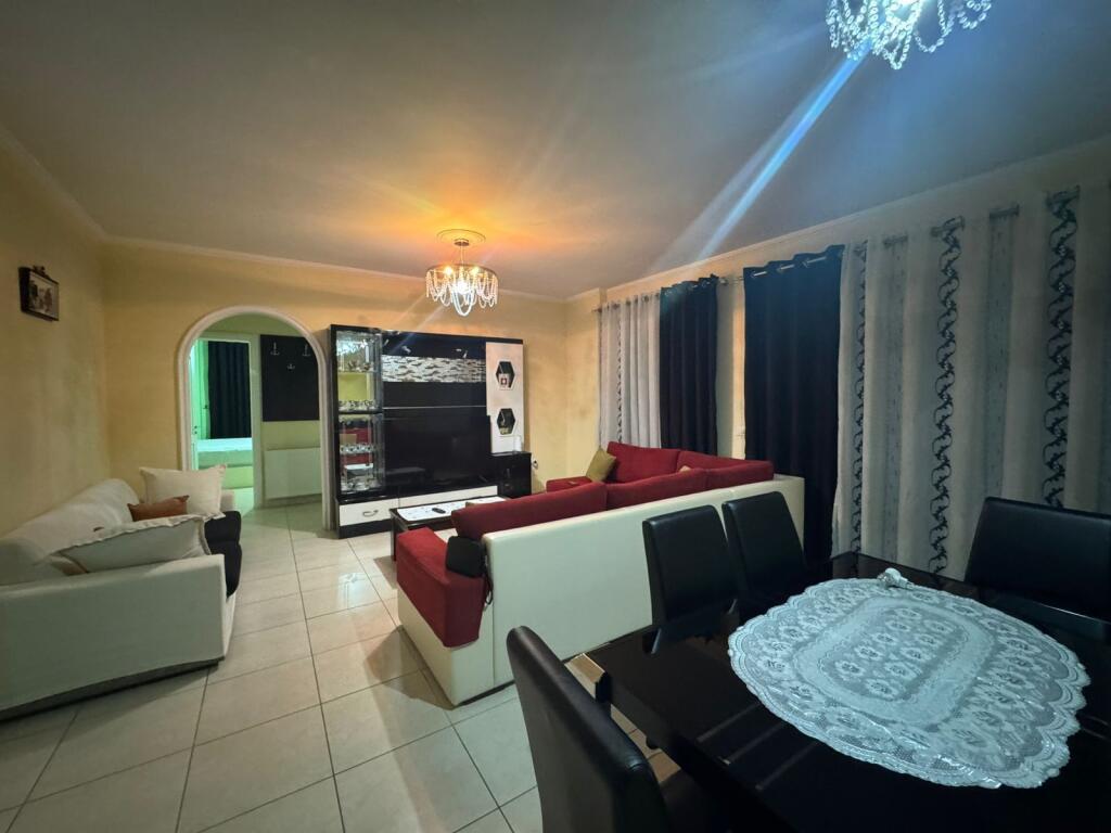 Jepet me qera apartament 2+1 në Yzberisht!