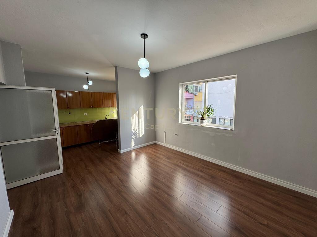 Ambjent per zyra me qira tek Ministria e Jashtme