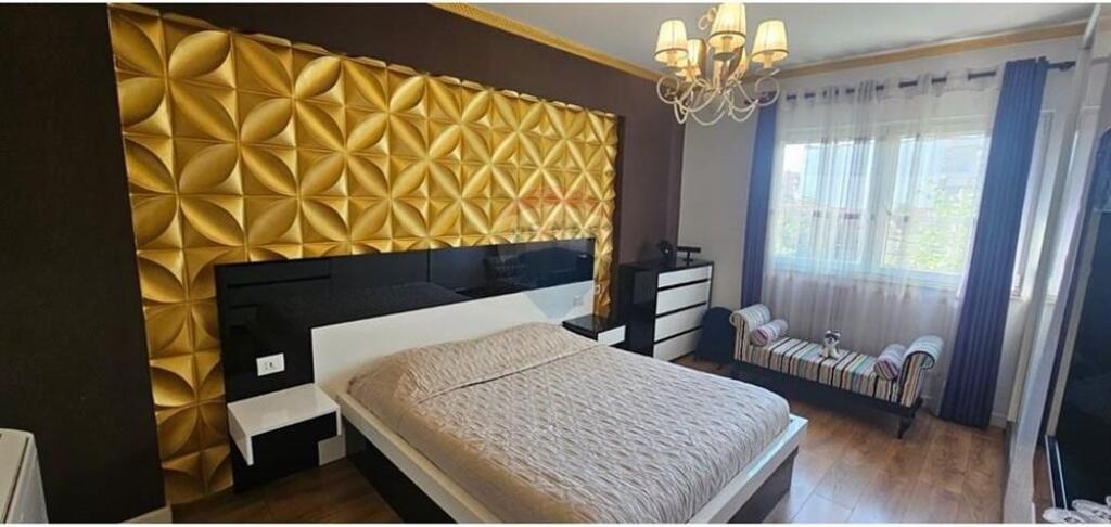 Shitet Apartament 3+1+2 në Ali Dem !