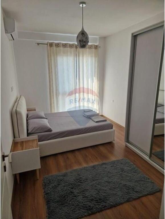 Jepet me Qira Apartament 1+1 te Farmacia 10