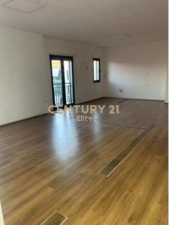 AMBIENT ME QIRA 4+1+2 NE KOMPLEKSIN "GREEN CITY" !