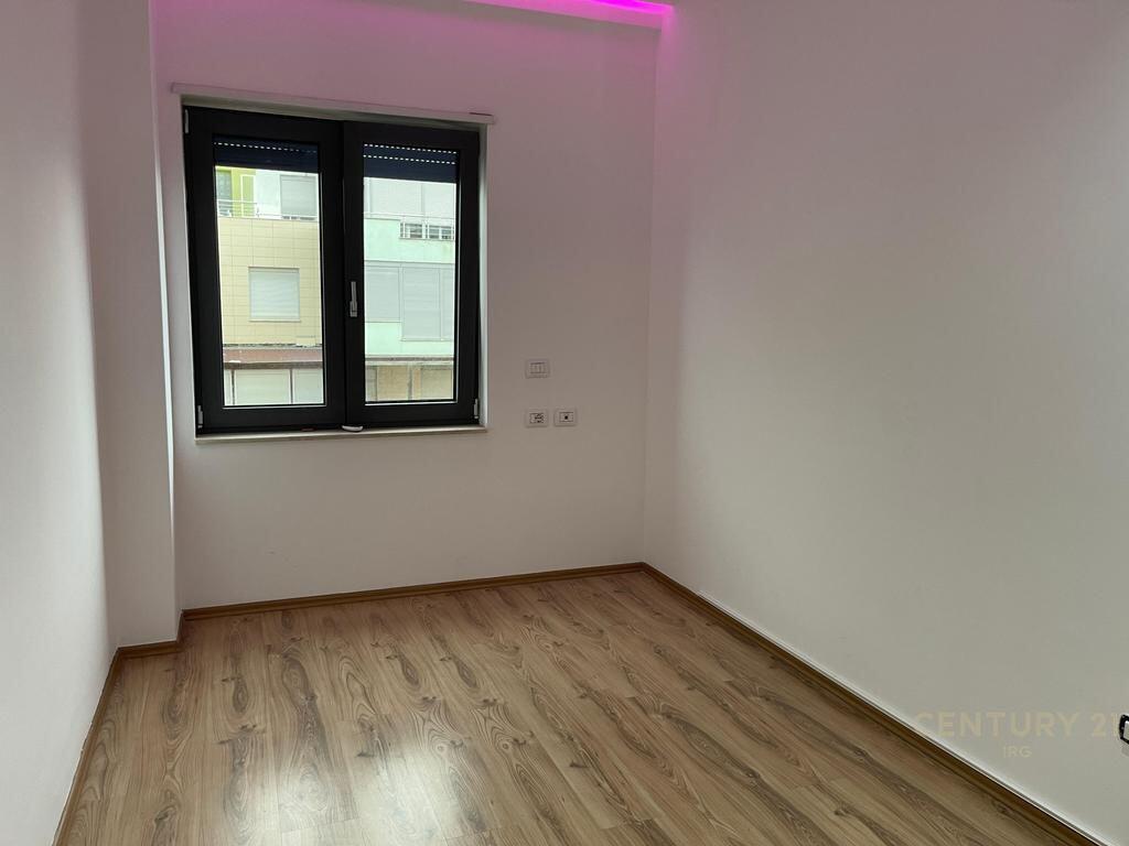 Jepet me qira ambient per zyre tek Ring Center !