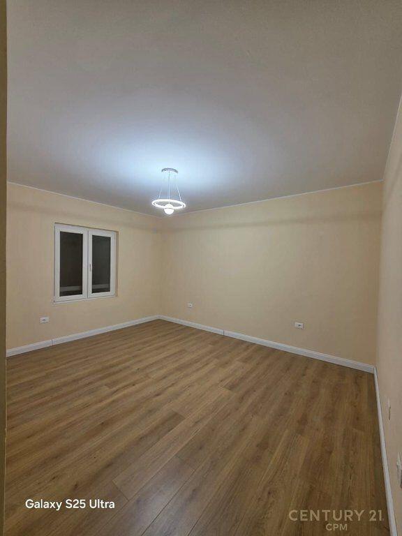 Apartament 2+1 per shitje ne Laprake, Pallatet Karavan