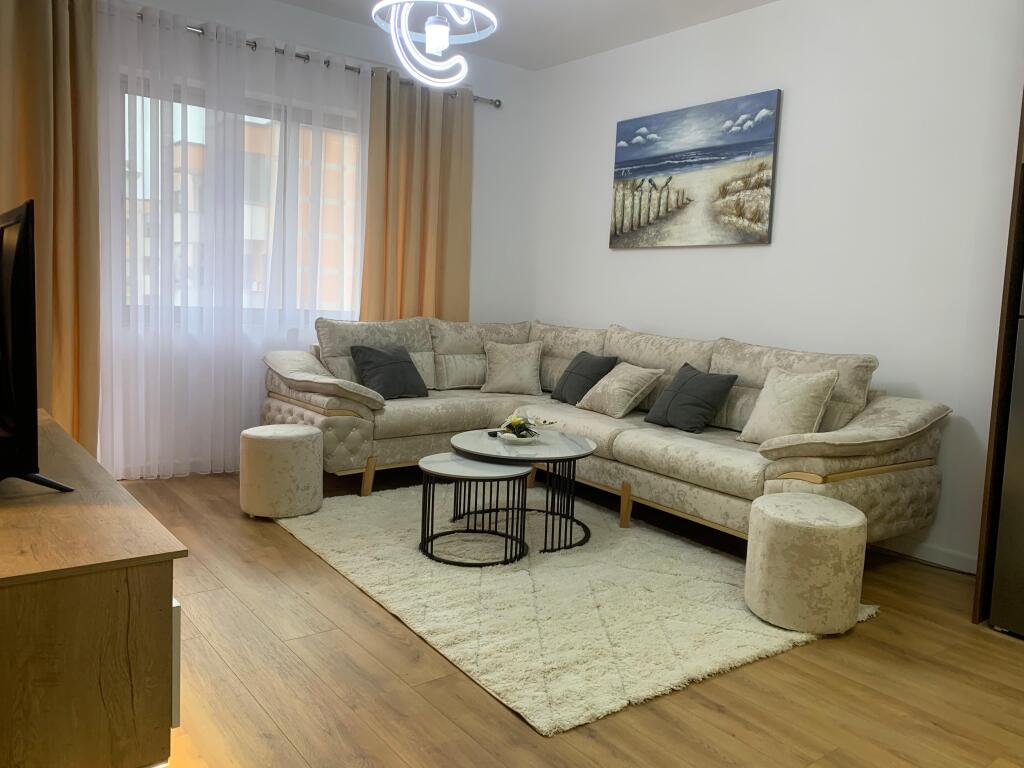 Apartament 2+1+2, Astir!