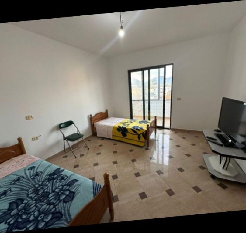 Jepet Apartment me qera 3+1, Id 13896