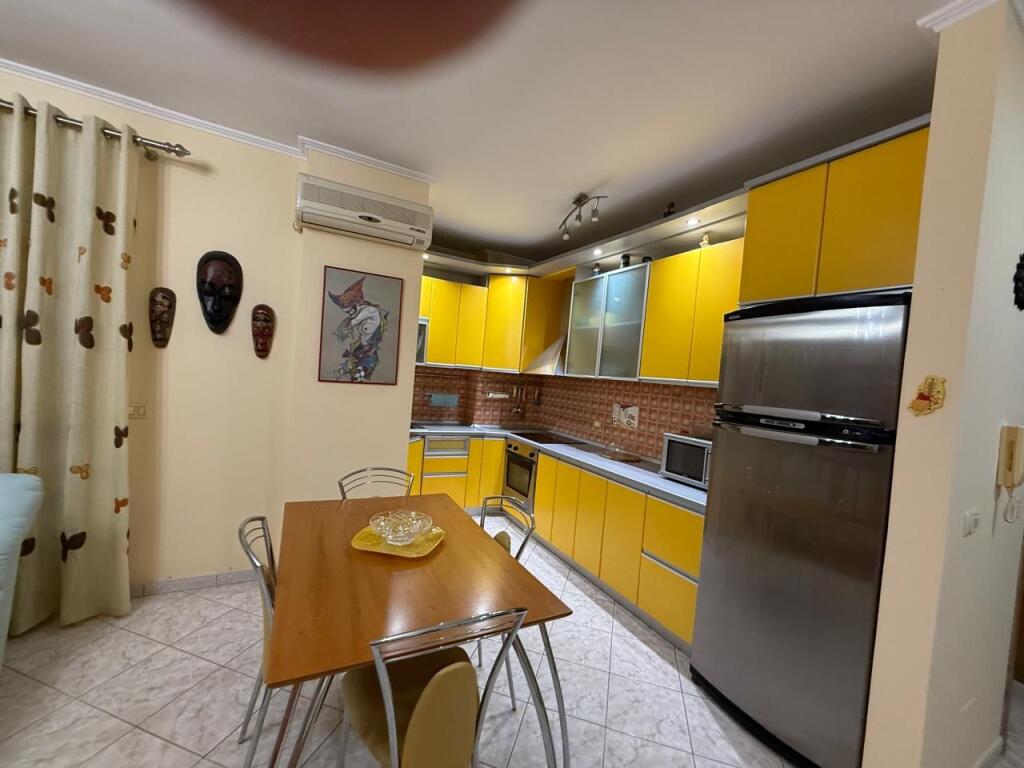 Apartament 1+1,me qira Rruga e Portit