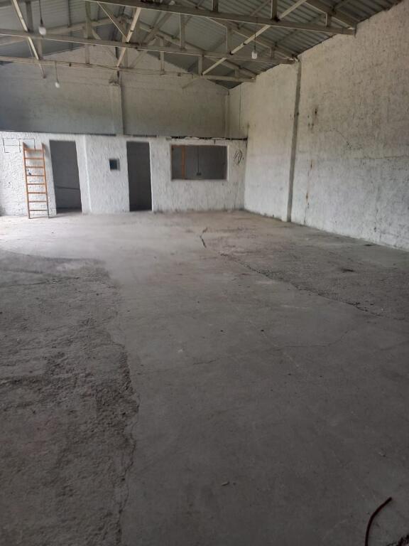 VENDESI MAGAZZINO 284 M2 A VAQARR