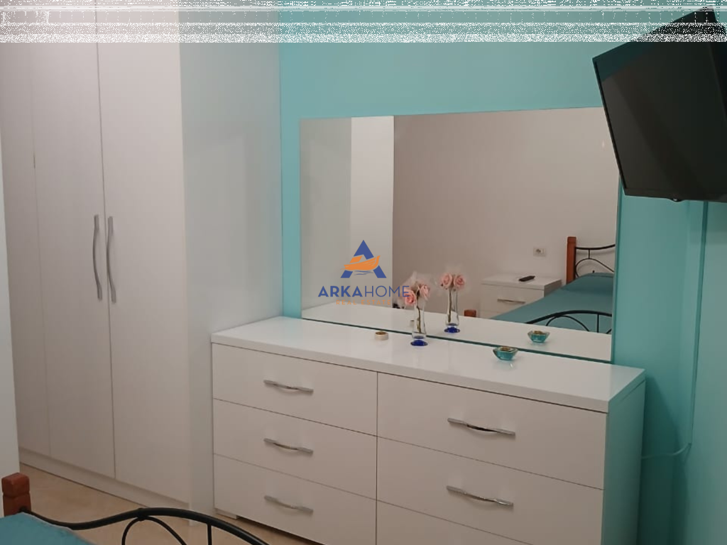 JEPET APARTAMENT ME QERA 2+1+ BALLKON" AFER RESTORANT FRESKUT" 520 EURO