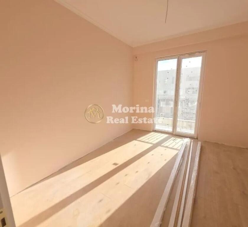 Rent Apartment 2+1+Balcony, and Parking Spot, Paris Commune, 1100 Euro/month.