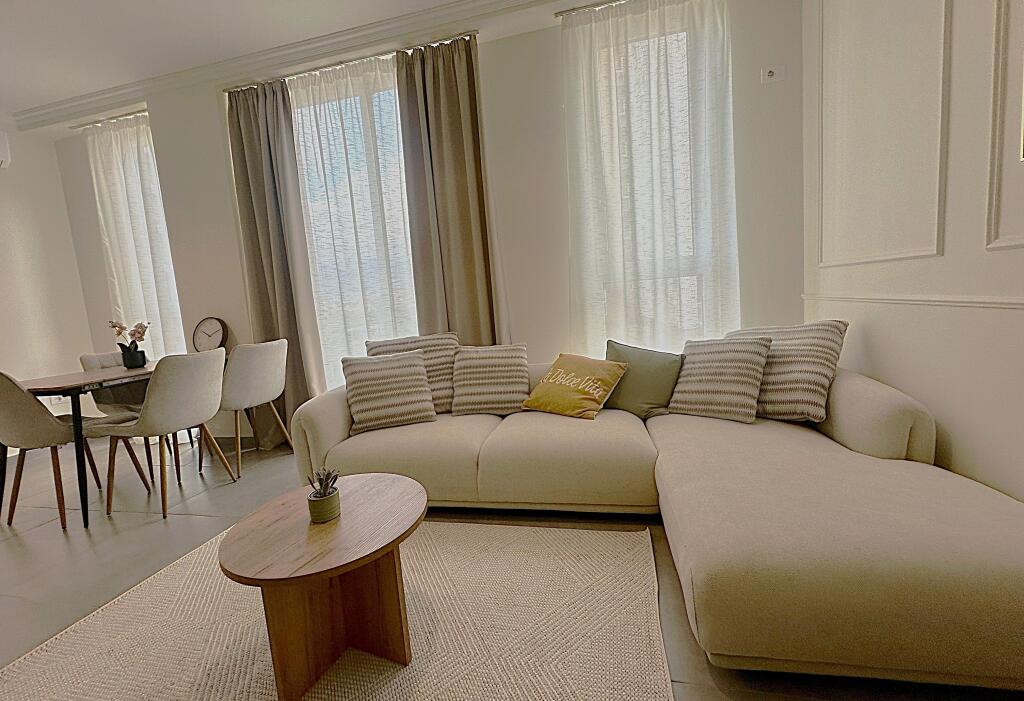 Jepet me qira apartament 1+1+Ballkon ne Bulevardin e Ri!!!