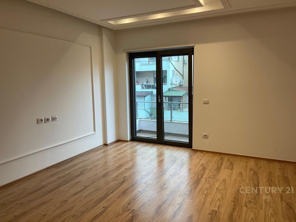 Jepet me qira ambient per zyre tek Ring Center !