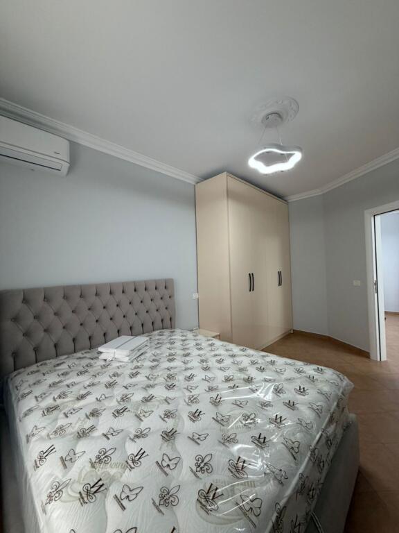 2+1,i mobiluar te him kolli ne myslym shyri,800 euro