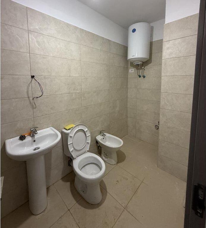 Jepet Me Qera Apartament 2+1+2 Per Banim ose Zyra tek 5 Maji