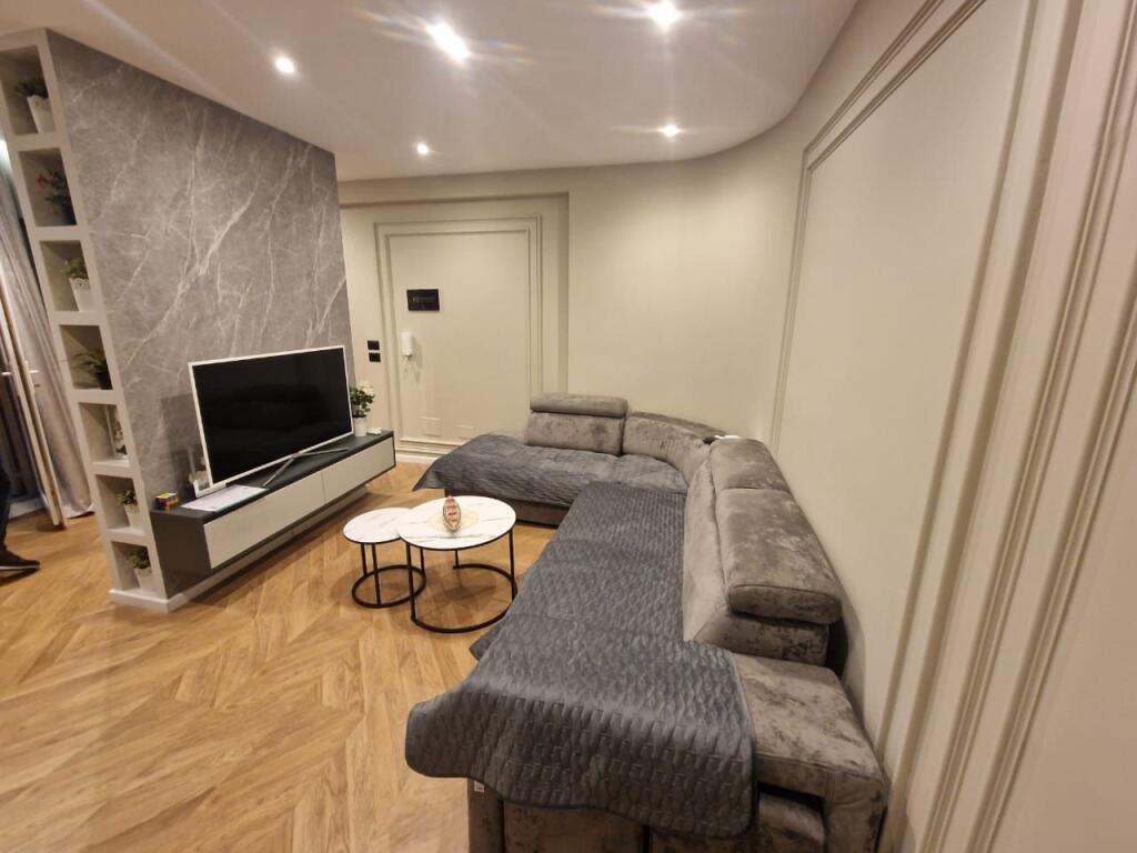 Shitet apartament lluksoz brenda rezidences "Kodra e Diellit"