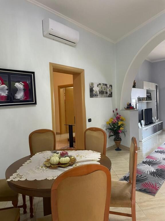 🏡 SHËTPI PRIVATE ME 2 DYQANE DHE 2 AMBIENTE NË SHITJE OSE ME QERA