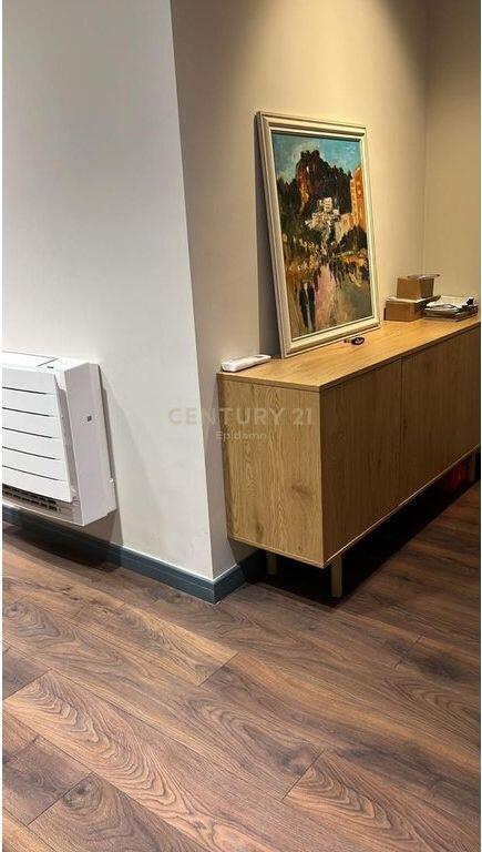 BULEVARDI I RI – SHITET APARTAMENT 2+1+2 ME POST PARKIMI (Kompleksi Marga)