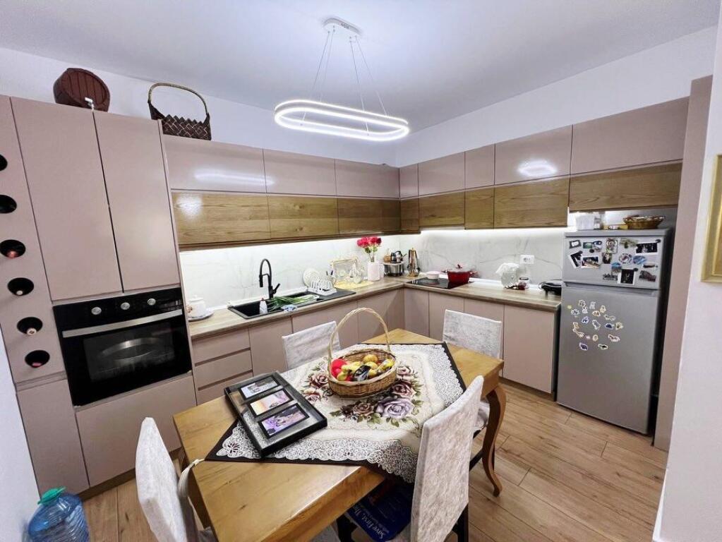 SUPER SUPER CMIM! 📣1450 euro/m2📣  📍Shkoze, Kompleksi Tom Doshi