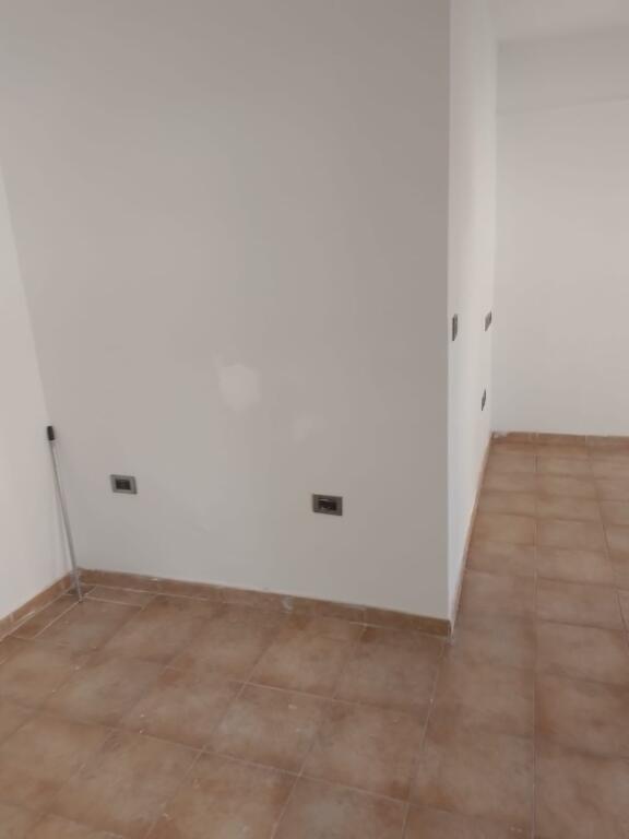 Zyre per qera 35 m2 te 9-kateshet