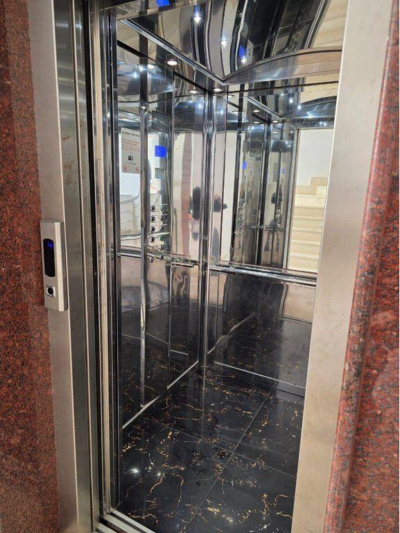 JEPET ME QIRA DUPLEX 2+1+2 ME 2 POSTE PARKIMI NE RRUGEN E BARRIKADES!!!