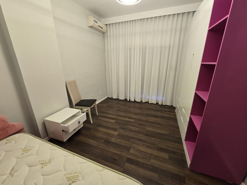 Jepet me qira apartament 2+1 në qendër të Durrësit
