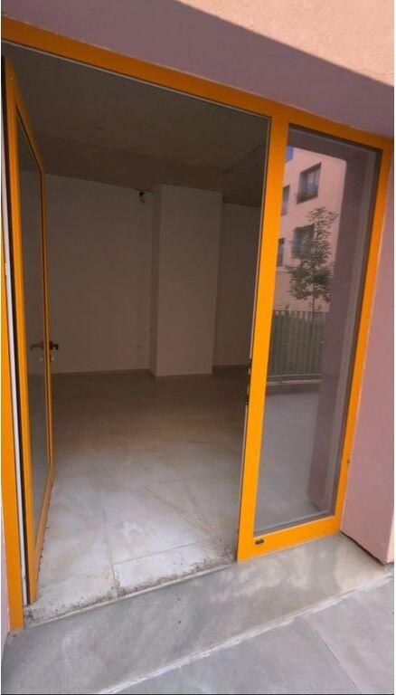 Locale Commerciale in Affitto ad Ali Demi presso il Complesso Mangalem, Tirana 300 € /Mese