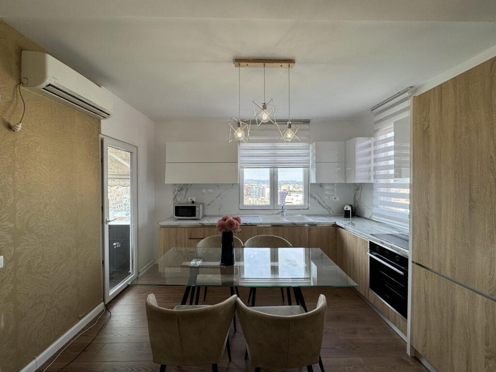 Appartamento duplex in vendita vicino a Petro Nini!
