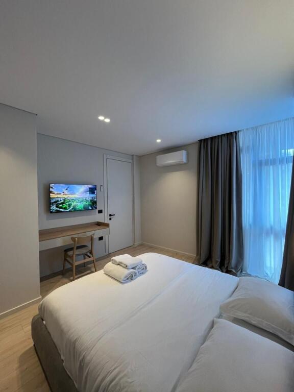 Vicino a SELVISE, Liceo Partizani vendiamo: 3 appartamenti