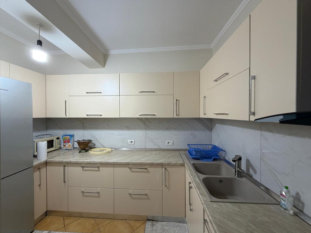 Apartament 2+1 per qera te Komuna e Parisit